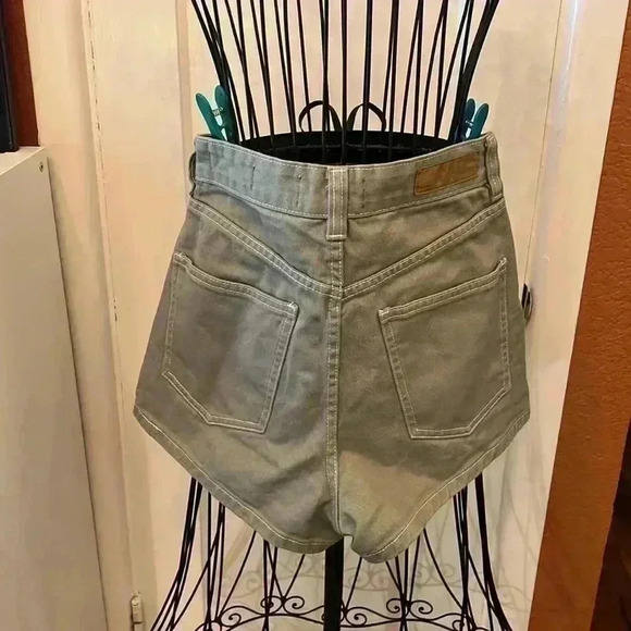 Cotton On High Rise Mom Shorts-Sz 4 - Picture 5 of 6